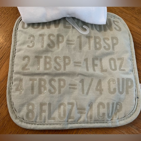 2 nwt dish towel & potholders set 4 items total wine & measure life theme - Picture 6 of 7